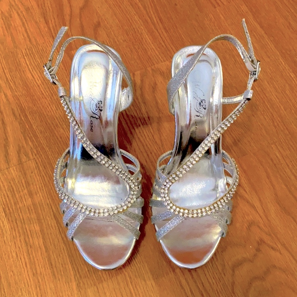 Beautiful silver glitter and rhinestoned heels by Wild Rose Size 6